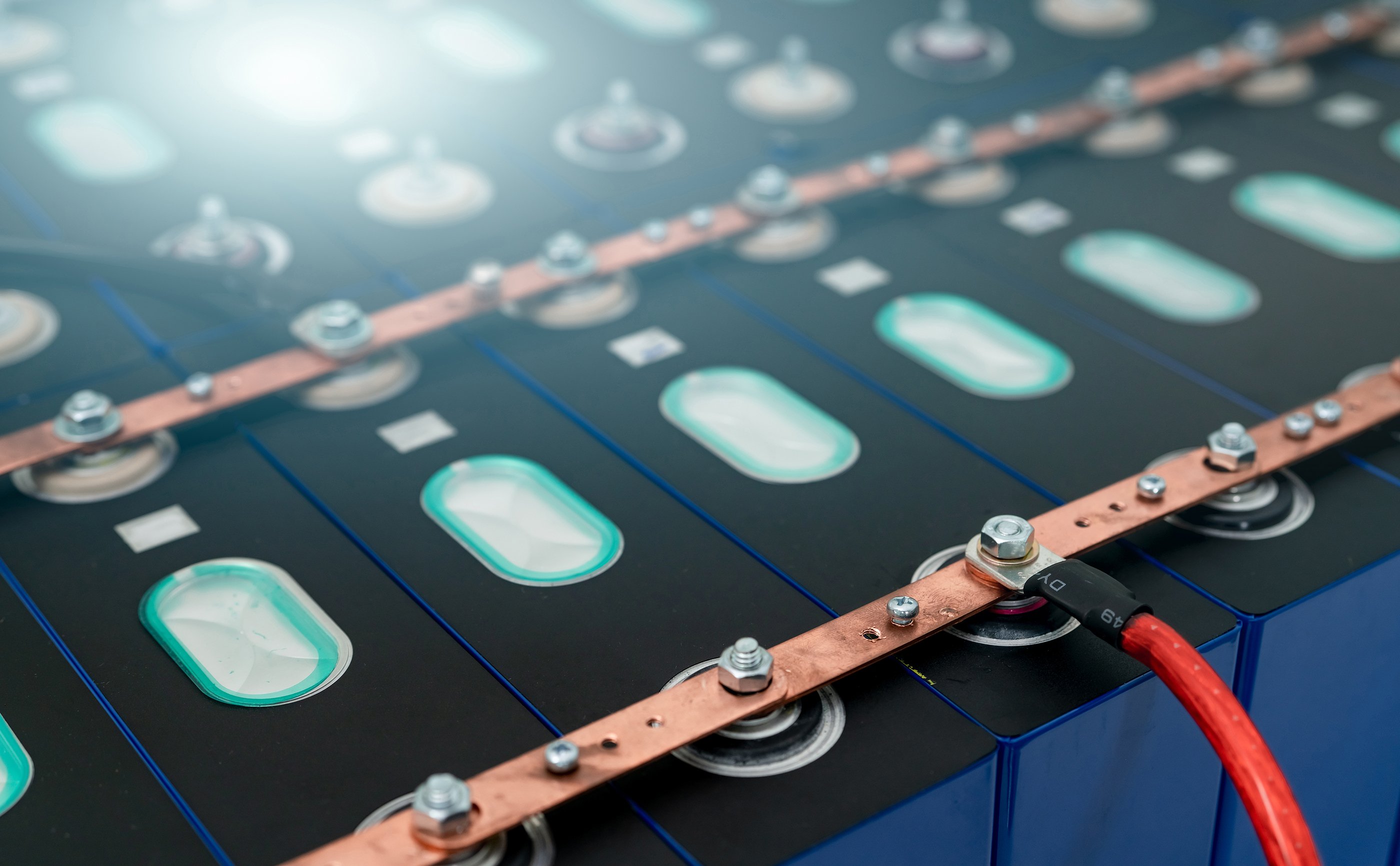 How Setra Particle Counters Support Precision and Safety in Lithium-Ion Battery Production